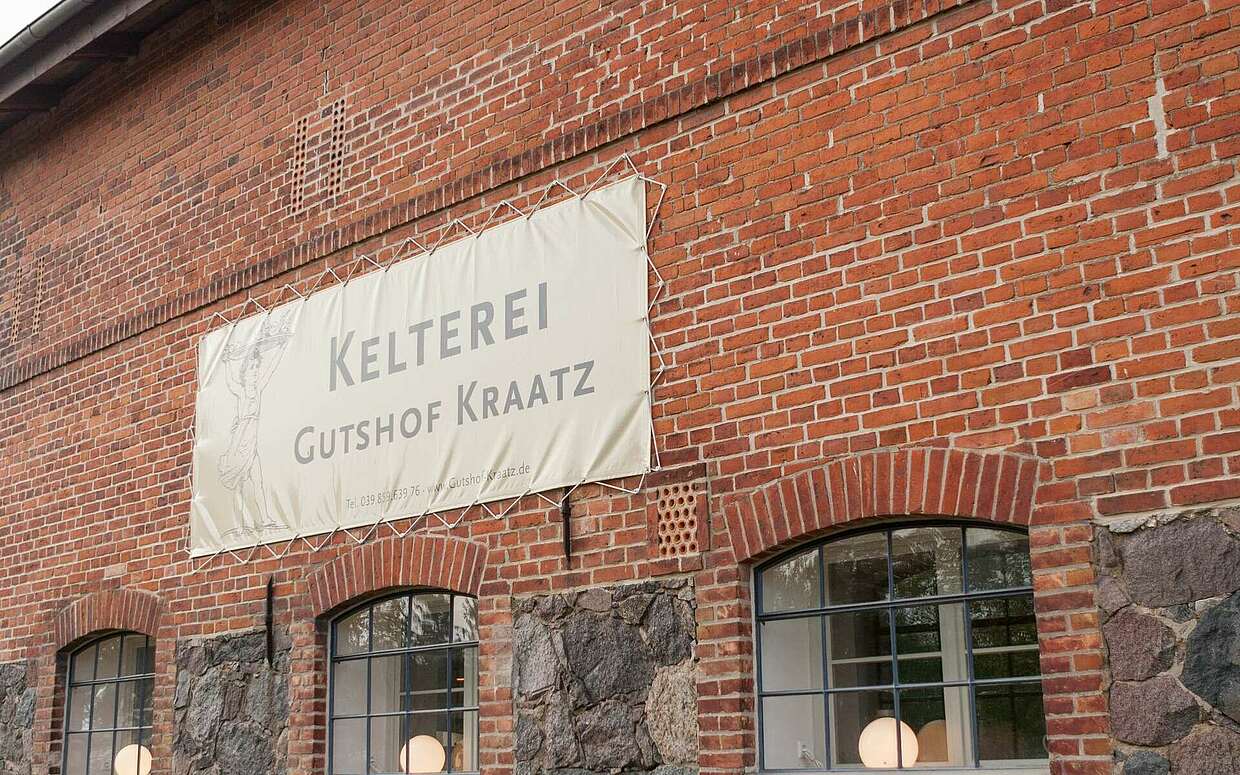 Weinkelterei auf dem Gutshof Kraatz