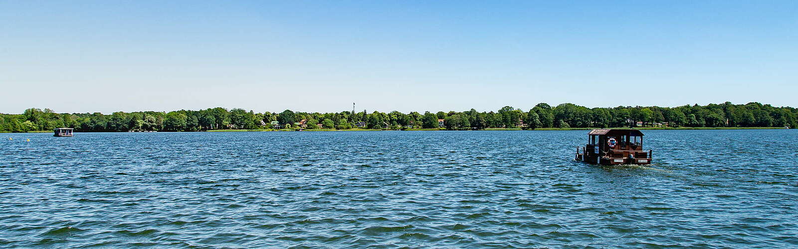 With the raft on Lake Ruppin,
        
    

        Picture: TMB- Fotoarchiv/Steffen Lehmann