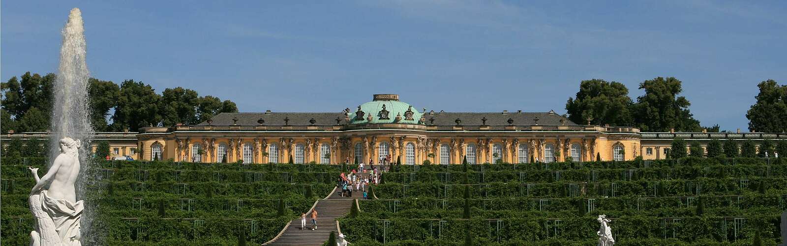 Schloss Sanssouci mit Weinbergterrassen,
        
    

        Foto: TMB-Fotoarchiv/SPSG/Steffen Lehmann
