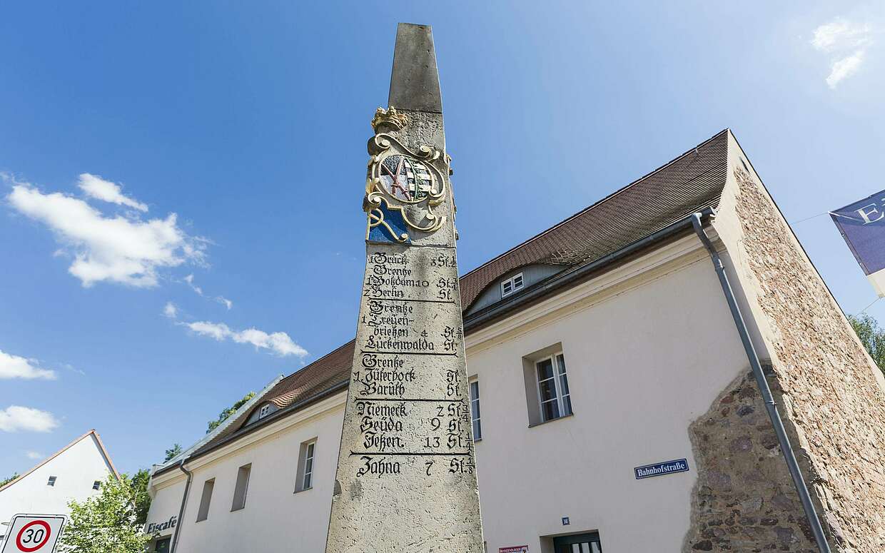 Die Postsäule am Burgbräuhaus.