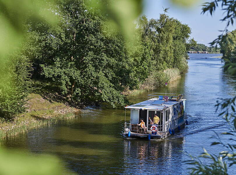 Rechlin Müritz Barrierefreier Urlaub mit der Familie auf dem Hausboot 