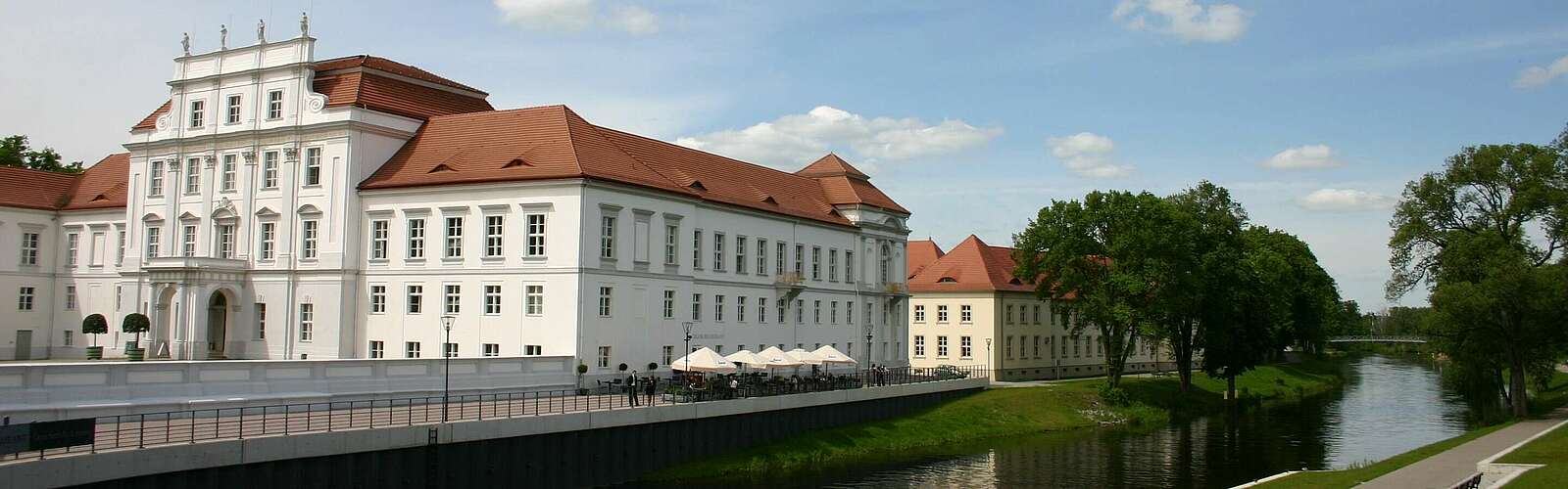 Schloss Oranienburg vom Wasser aus ,
        
    

        Foto: Tourismusverband Ruppiner Seenland e.V./Judith Kerrmann