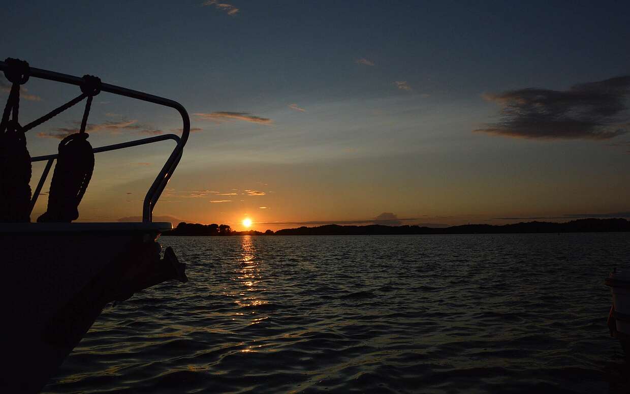 Abenddämmerung über dem See