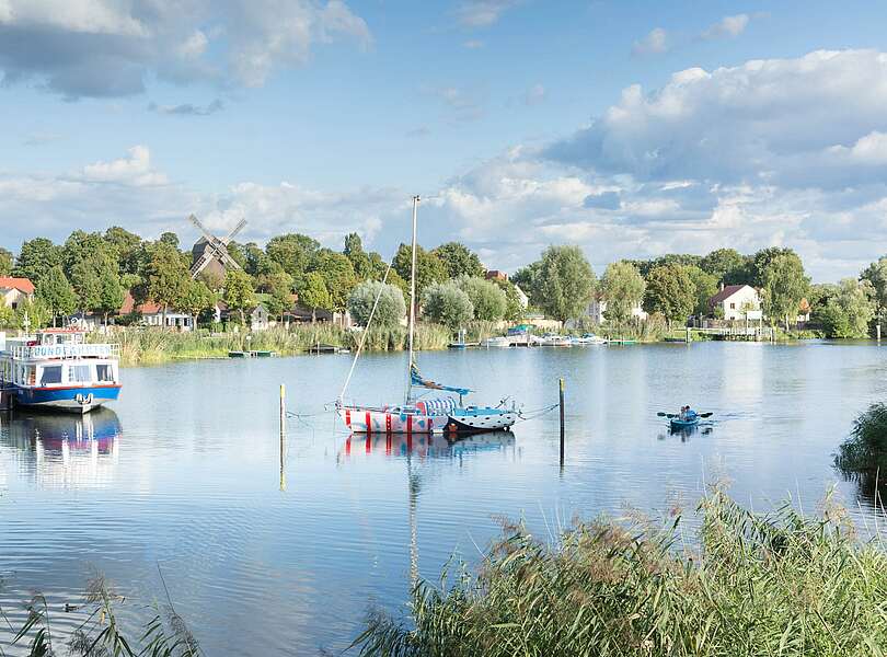 Blick auf die Werderaner Altstadt am Wasser