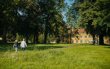 Spaziergang im Schlosspark Petzow
