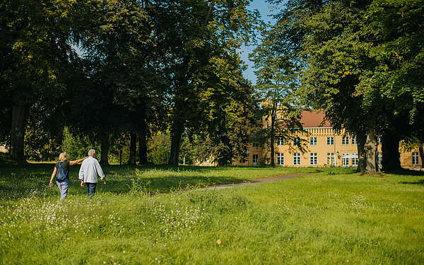 Spaziergang im Schlosspark Petzow