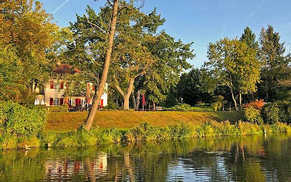 Waldhaus Prieros am Streganzer See im Herbst