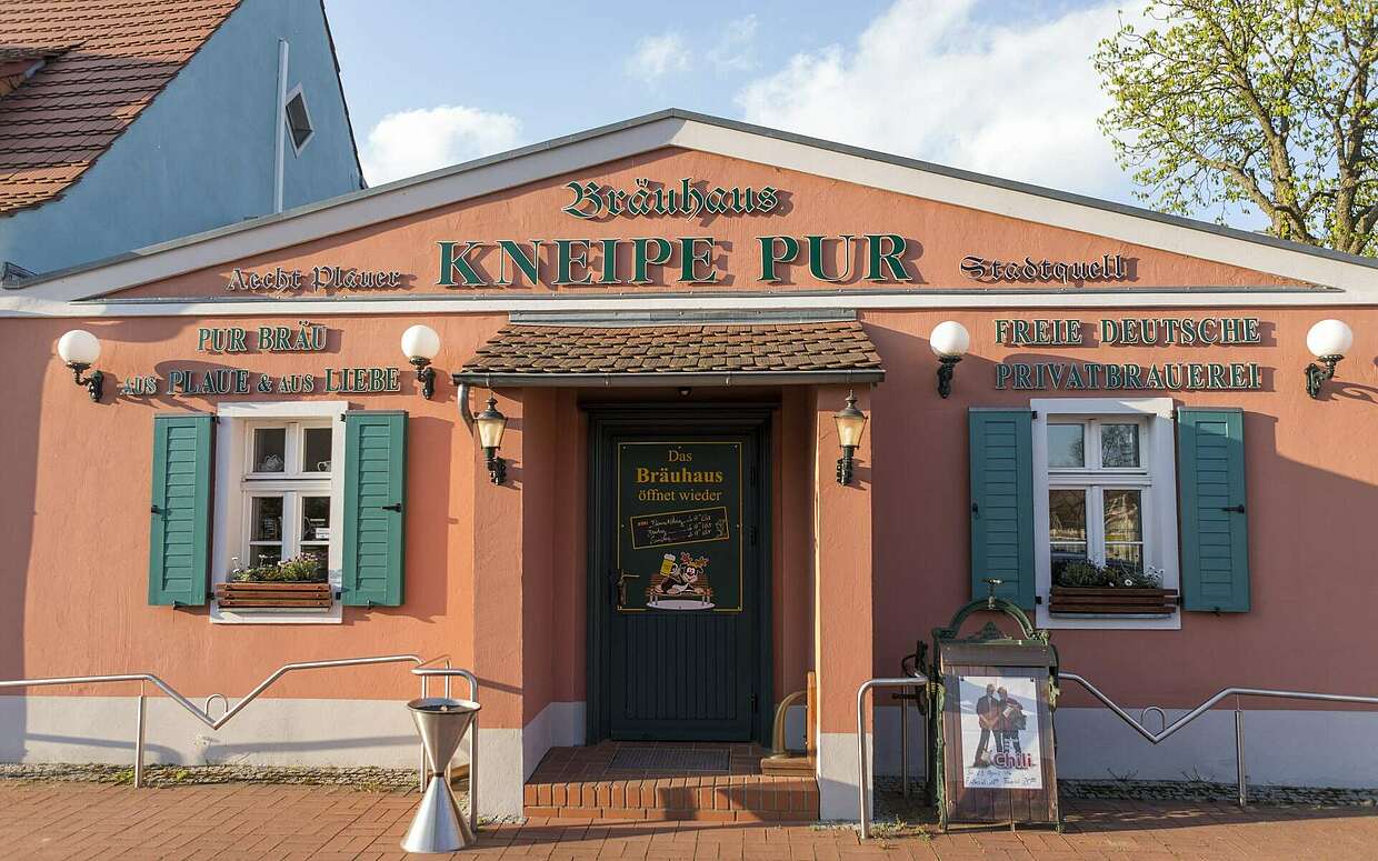 Das Wirtshaus „Kneipe pur“ in Plaue liegt in der Gartenstadt.