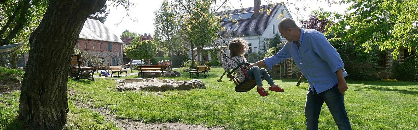 Schaukel auf dem Rüsterhof,
        
    

        Foto: TMB-Fotoarchiv/Henriette Zwick