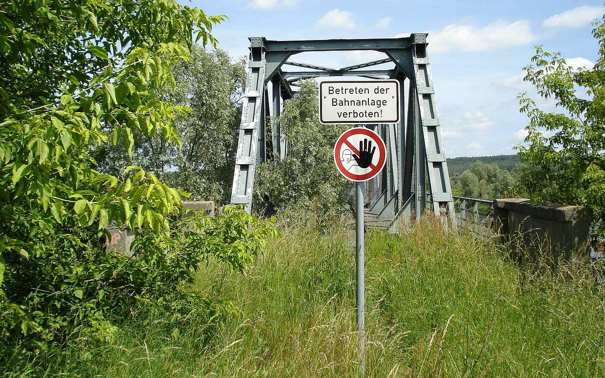 Grenzerfahrung: Alte Eisenbahnbrücke bei Bienenwerder zwischen Deutschland und Polen
