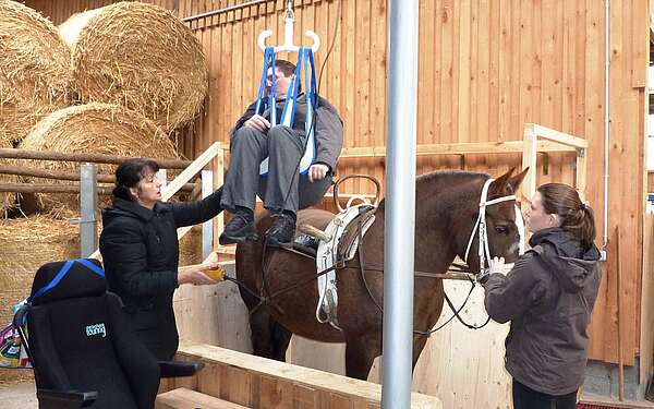 Reiterhof Grüneberg Aufstiegshilfe für Rollstuhlfahrer