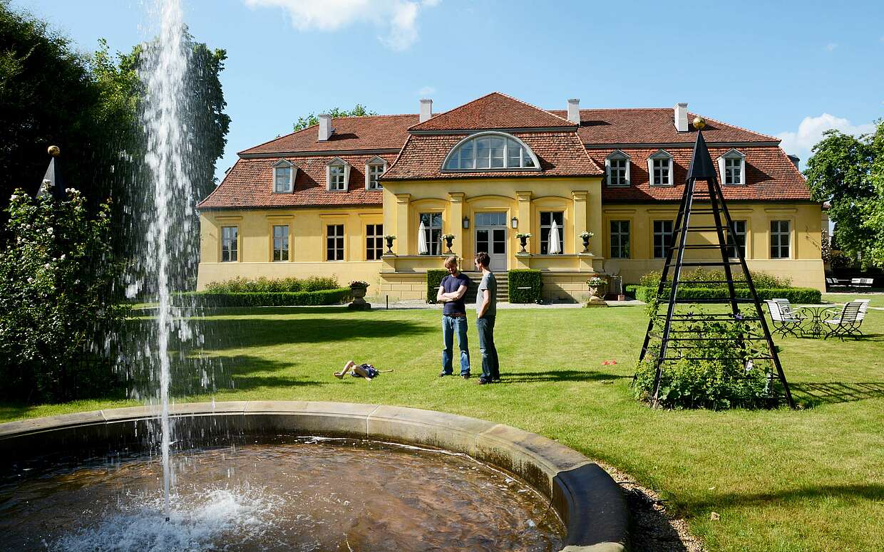 Schloss Kleßen mit Fontäne