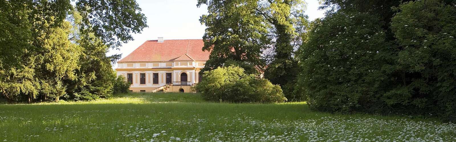 Schloss Caputh mit Parkanlage,
        
    

        Foto: TMB-Fotoarchiv/Hans Bach/SPSG