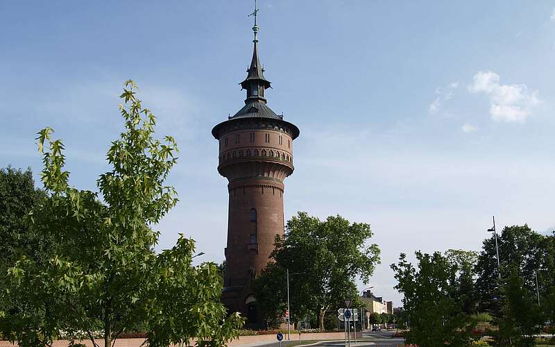 



        
            Wasserturm Forst (Lausitz),
        
    

        Foto: TMB/Annette Schild
    