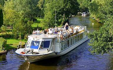 Schleusenfahrt entlang des Rhinufers Alt Ruppin