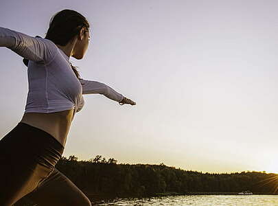 Yoga mit Blick auf den See
