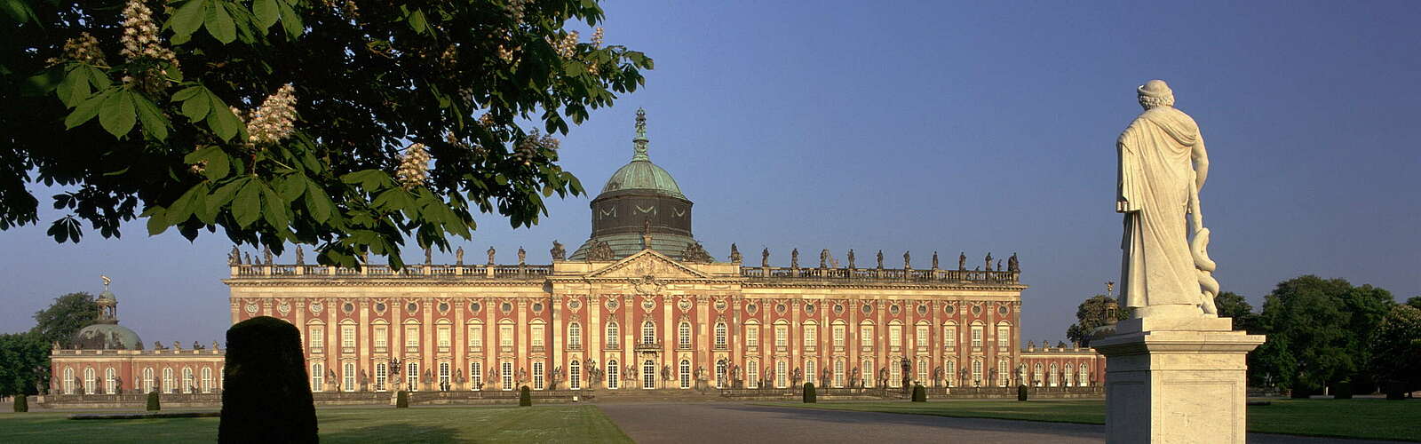Neues Palais in Potsdam,
        
    

        Foto: TMB-Fotoarchiv/NBL-Boldt/Ihlow/SPSG