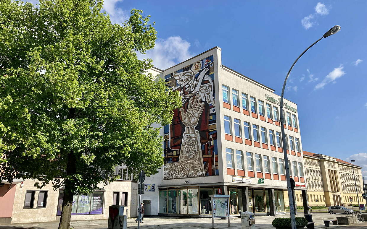 Ehemaliges Kaufhaus Magnet mit Womacka Wandmosaik