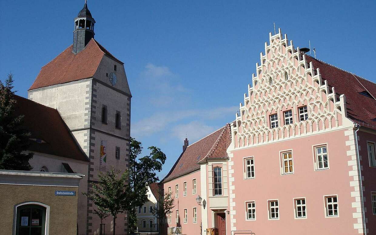 Die Klosterkirche und das Rathaus von Mühlberg