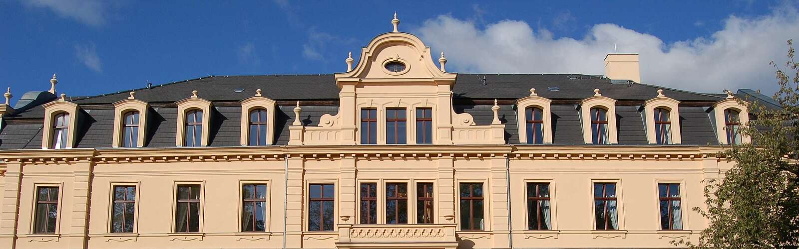 Außenansicht von Schloss Ribbeck,
        
    

        Foto: TMB-Fotoarchiv/Claus-Dieter Steyer