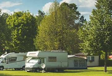 Camping- und Wohnmobilstellplätze