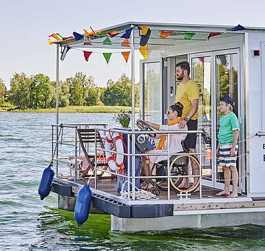 Barrierefreier Familien-Hausbooturlaub auf der Havel