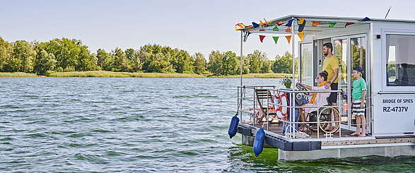 Barrierefreier Familien-Hausbooturlaub auf der Havel