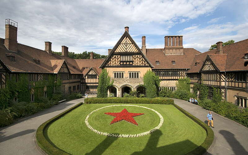 



        
            Schloss Cecilienhof - Innenhof,
        
    

        Foto: SPSG/Leo Seidel
    