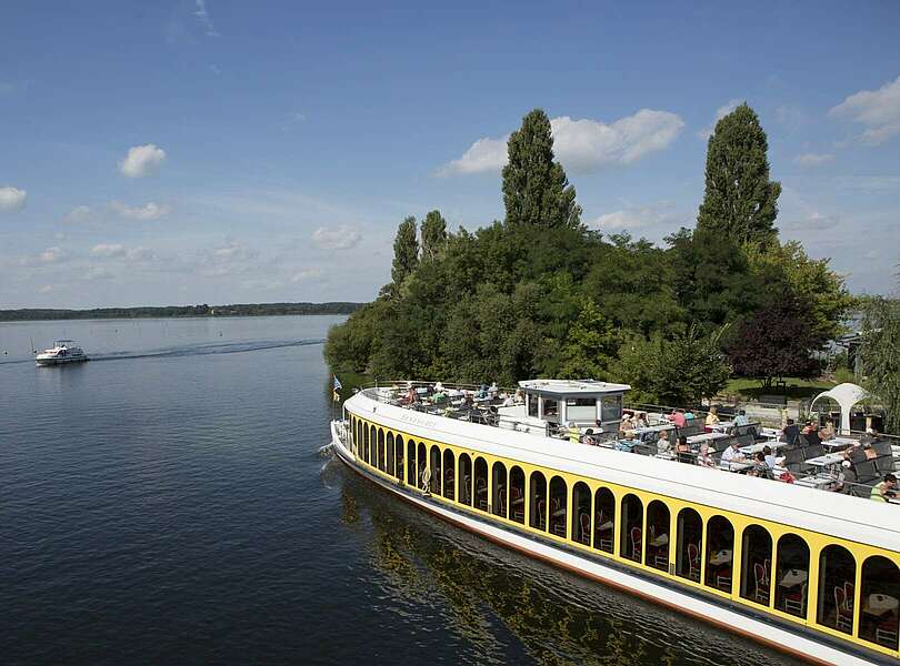 Ausflugsschiff auf dem Templiner See bei Caputh