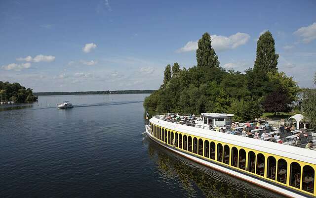 Ausflugsschiff auf dem Templiner See bei Caputh