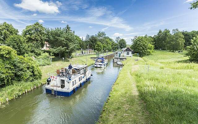 Hausboote an der Schleuse Himmelpfort 