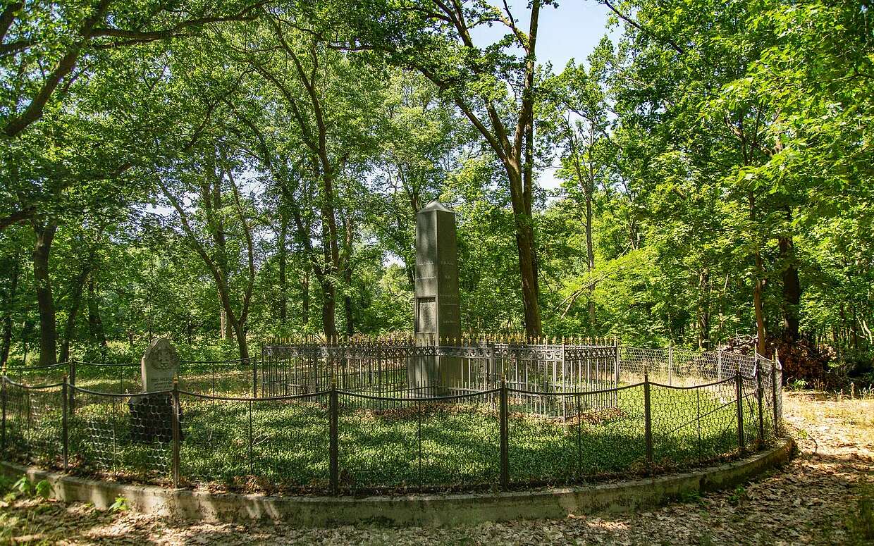 Grabstätte des früheren Gartenbaumeisters Carl Ferdinand Wiesike in Plaue