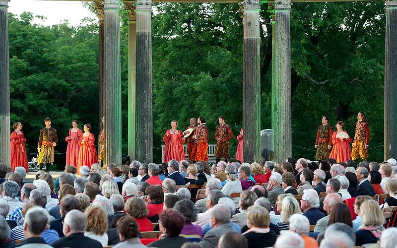 



        
            Musikfestspiele Potsdam Sanssouci,
        
    

        Foto: Musikfestspiele Potsdam Sanssouci/Stefan Gloede
    