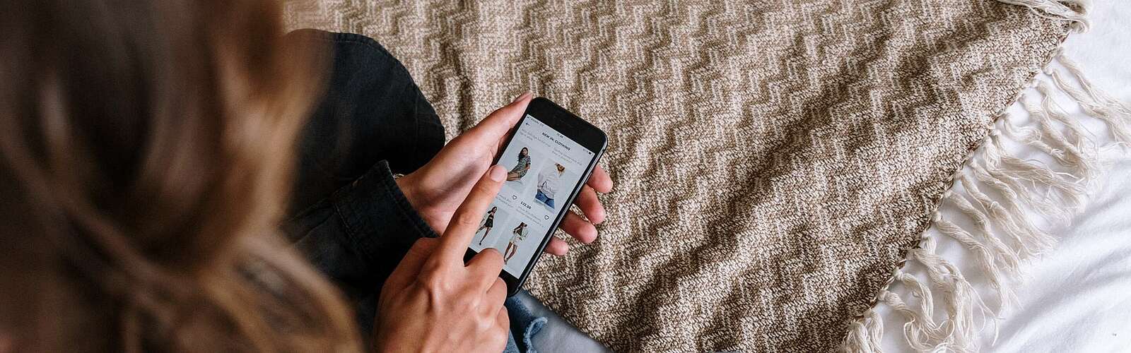 Online Shopping mit dem Smartphone,
        
    

        Foto: pexels.com/cottonbro studio