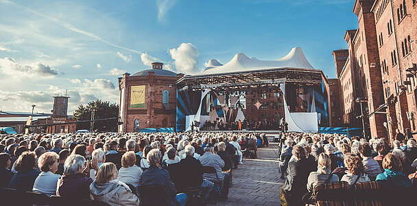 Publikum der Elblandfestspiele Wittenberge