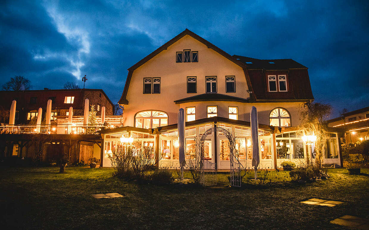 Das Hotel Landhaus Alte Eichen liegt direkt am Scharmützelsee.