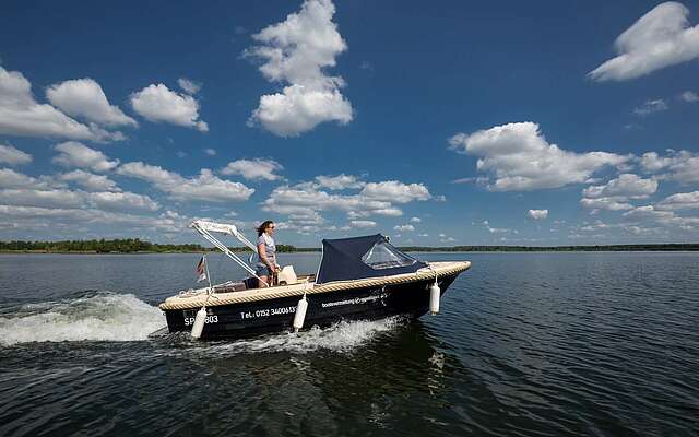 Motorboot auf dem Senftenberger See