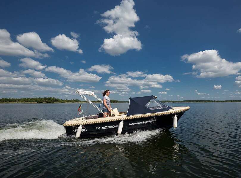 Motorboot auf dem Senftenberger See