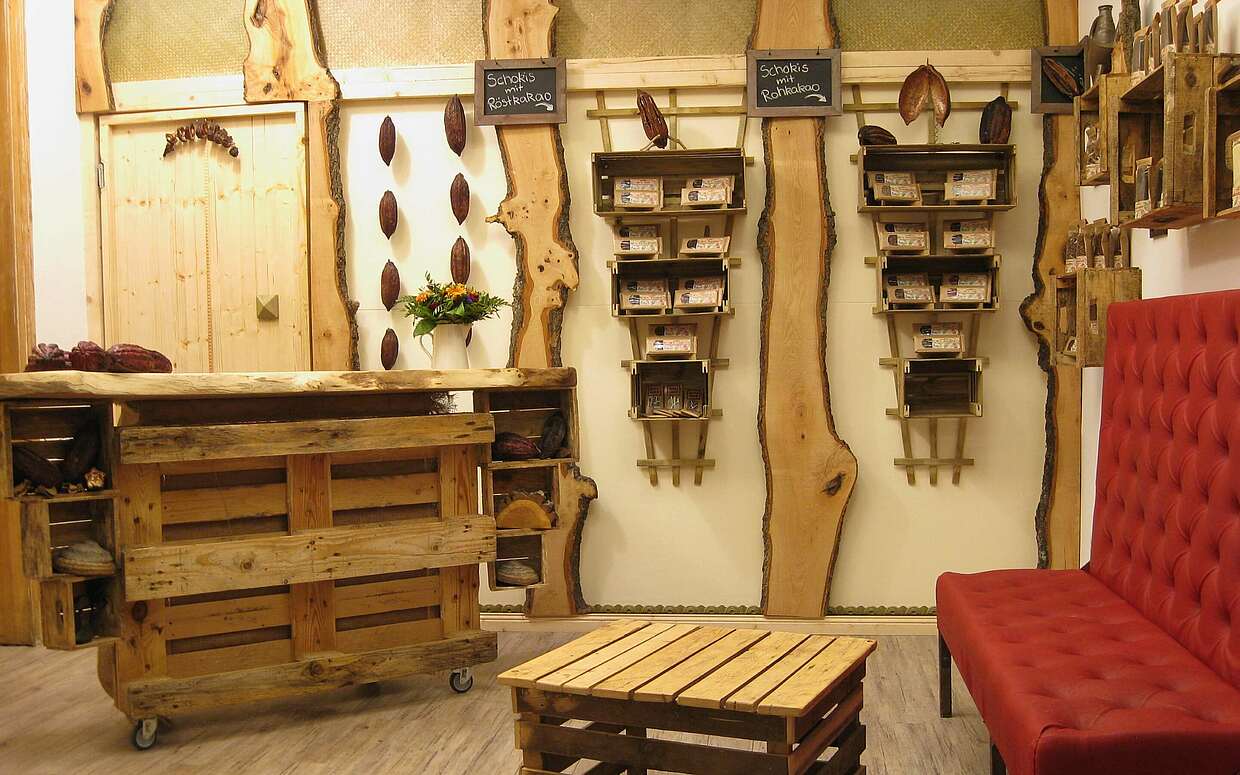 Viel Holz: Die Räume der Manufaktur von Roh-Kao in Eberswalde sind jeden Dienstag und Donnerstag von 12 bis 19 Uhr geöffnet.