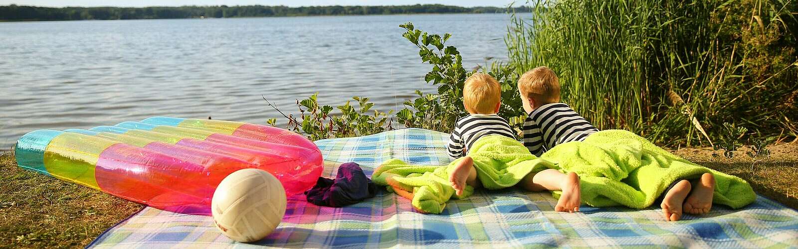 Kinder blicken auf Schwielowsee,
        
    

        Foto: TMB-Fotoarchiv/Kathleen Friedrich