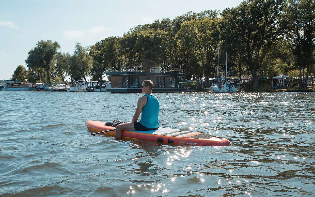 Die Sonne beim Stand Up Paddling genießen