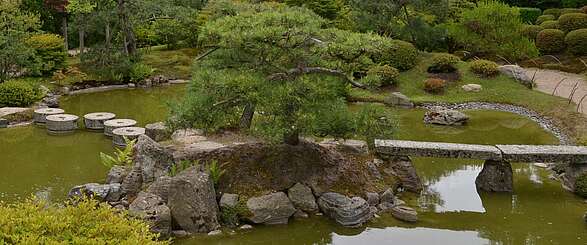 Japanische Gartenkultur im Bonsai-Garten Ferch