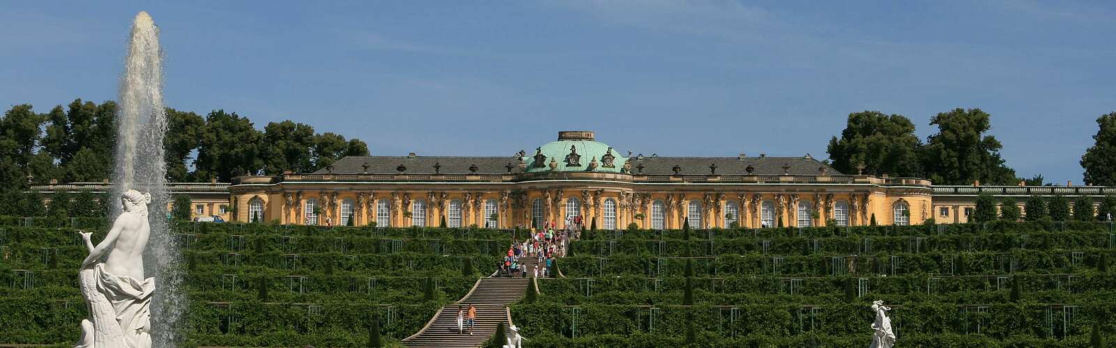 Schloss Sanssouci mit Weinbergterrassen,
        
    

        Foto: TMB-Fotoarchiv/SPSG/Steffen Lehmann