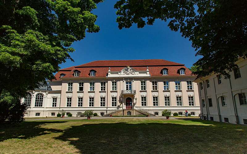 



        
            Schloss Wustrau,
        
    

        Foto: TMB-Fotoarchiv/Steffen Lehmann
    