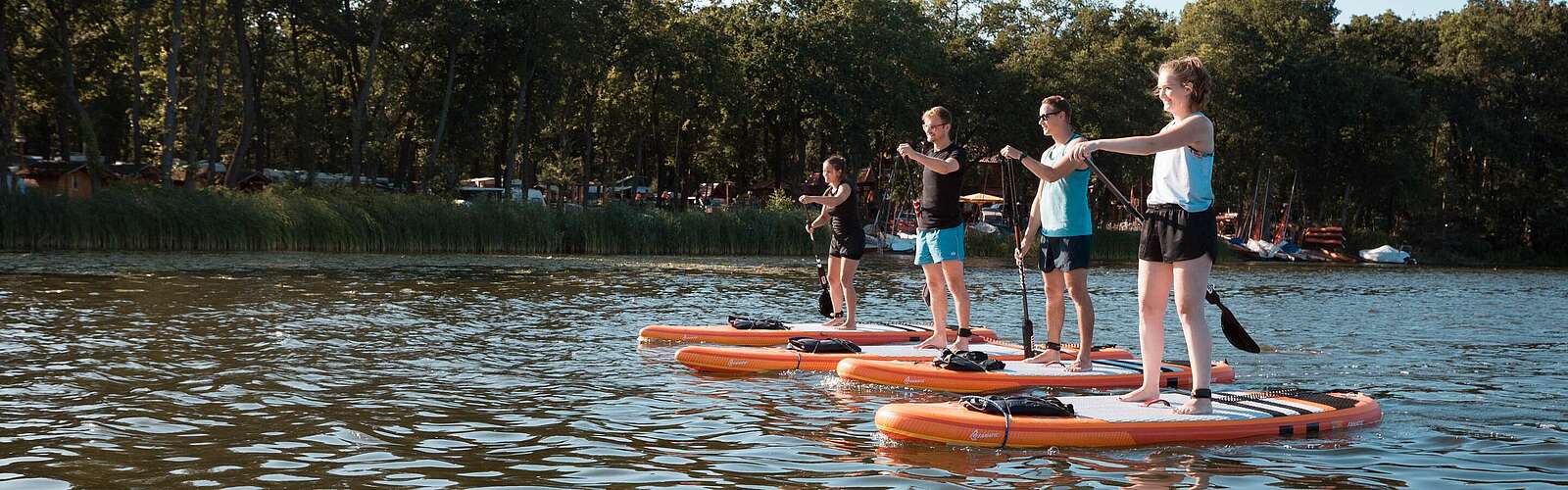 Mit SUP-Boards auf dem Templiner See,
        
    

        Foto: TMB-Fotoarchiv/Steffen Lehmann