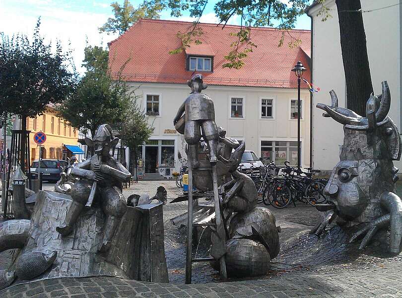 Lutkibrunnen vor der Nikolaikirche Lübbenau