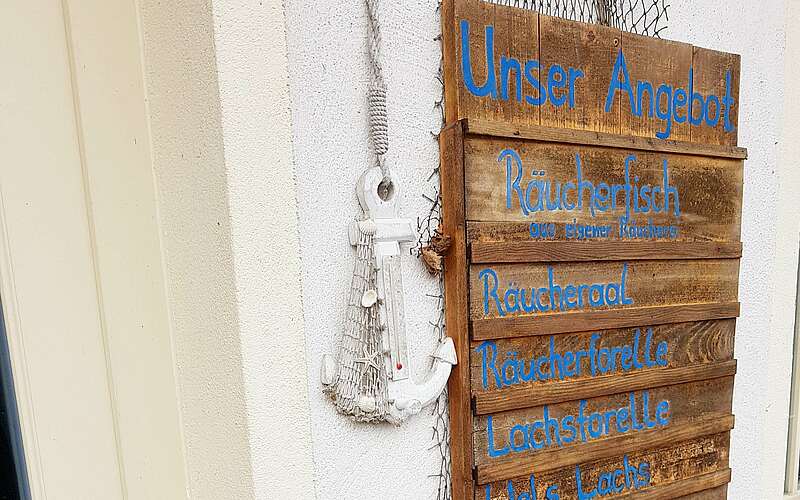 



        
            Angebot bei Brauße´s  Fischräucherei,
        
    

        Foto: TMB-Fotoarchiv/Katrin Schreinemachers
    