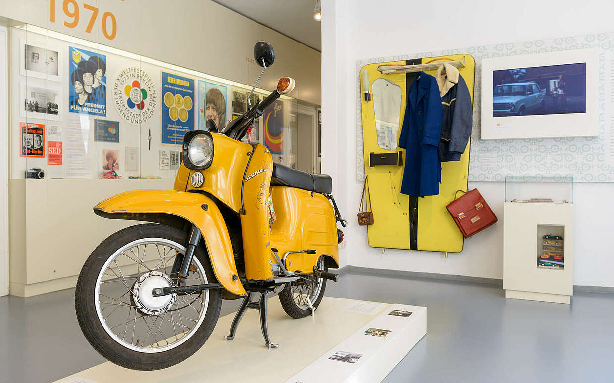 Mehr als 100.000 Gegenstände aus dem DDR-Alltag sind im Dokumentationszentrum Eisenhüttenstadt ausgestellt.