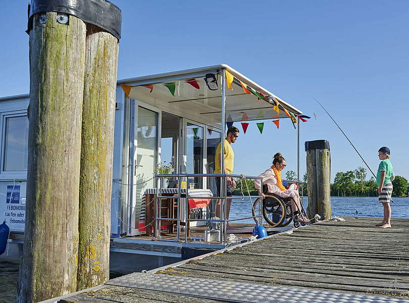 Rechlin Müritz Barrierefreier Urlaub mit der Familie auf dem Hausboot 