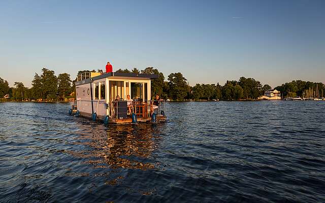 Barrierefreies Hausboot auf See